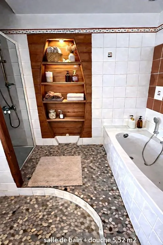 Vannitoad - Renovated Duplex with Terrace in Beaugard