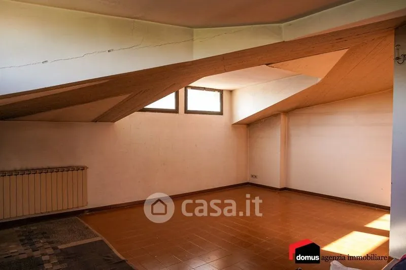 Pièces - Semi-detached Villa with Garden in Thiene Centre