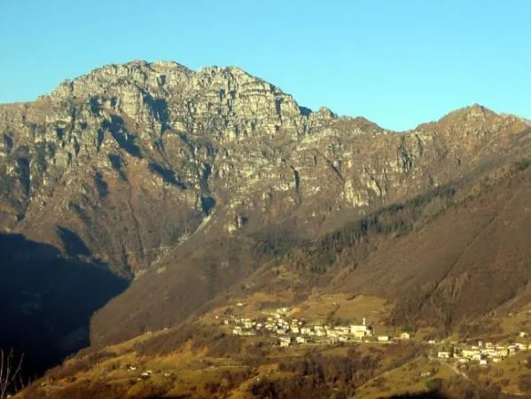 Rustic Casale with Mountain View in Avenone