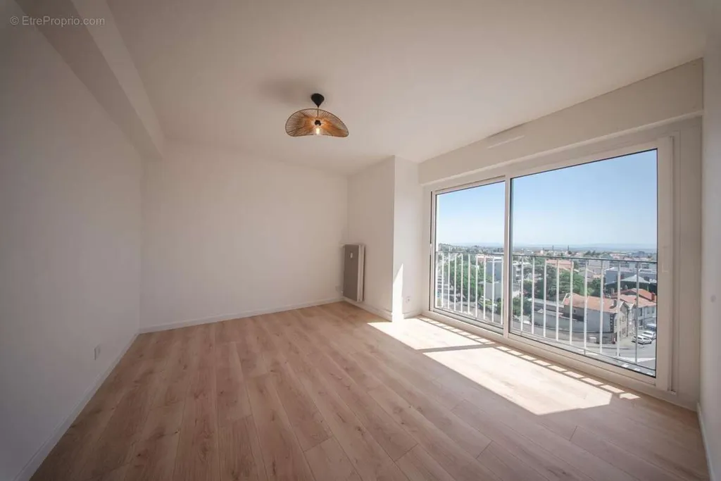 Stanze - Renovated Apartment with Balcony in Clermont-Ferrand