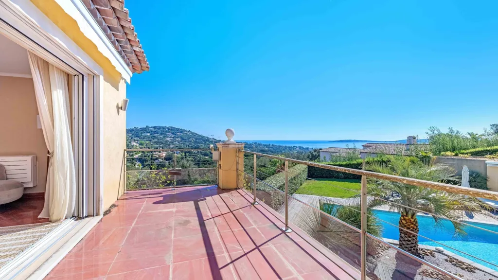 Balcony - Luxury Villa with Pool and Sea View in Grimaud