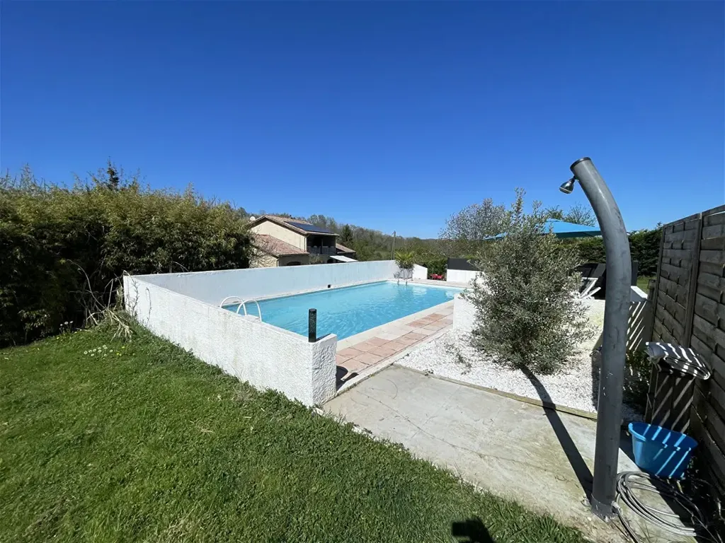 Piscine - Maison avec piscine et vue montagne à Montgauch