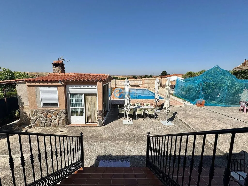 Piscine - Chalet with Pool and Terraces in Palomeque