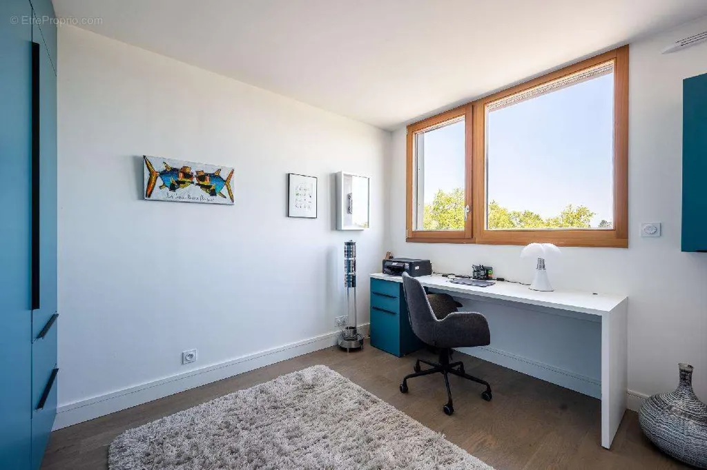 Office - Contemporary Penthouse with Terrace in Nantes