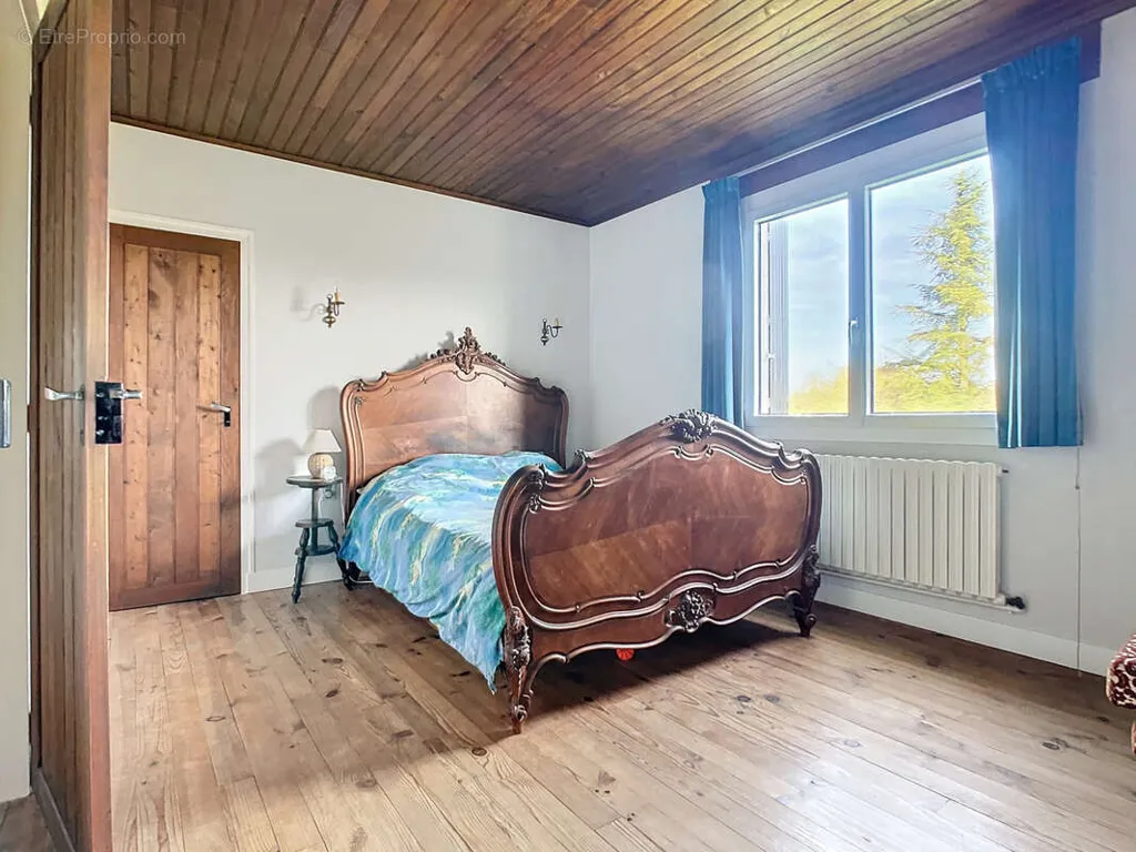 Bedrooms - 6-room house in Viels-Maisons