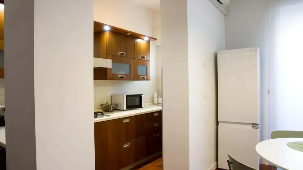 Kitchen - 1-Bed Apartment with Balcony in Milan