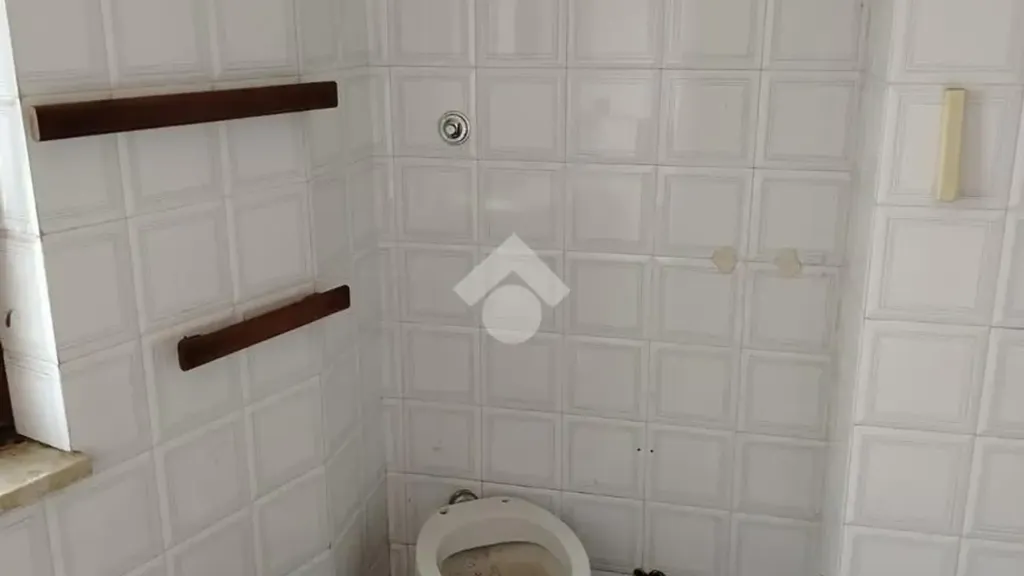 Salles de bain - Armed Two-Bedroom Apartment near Atripalda