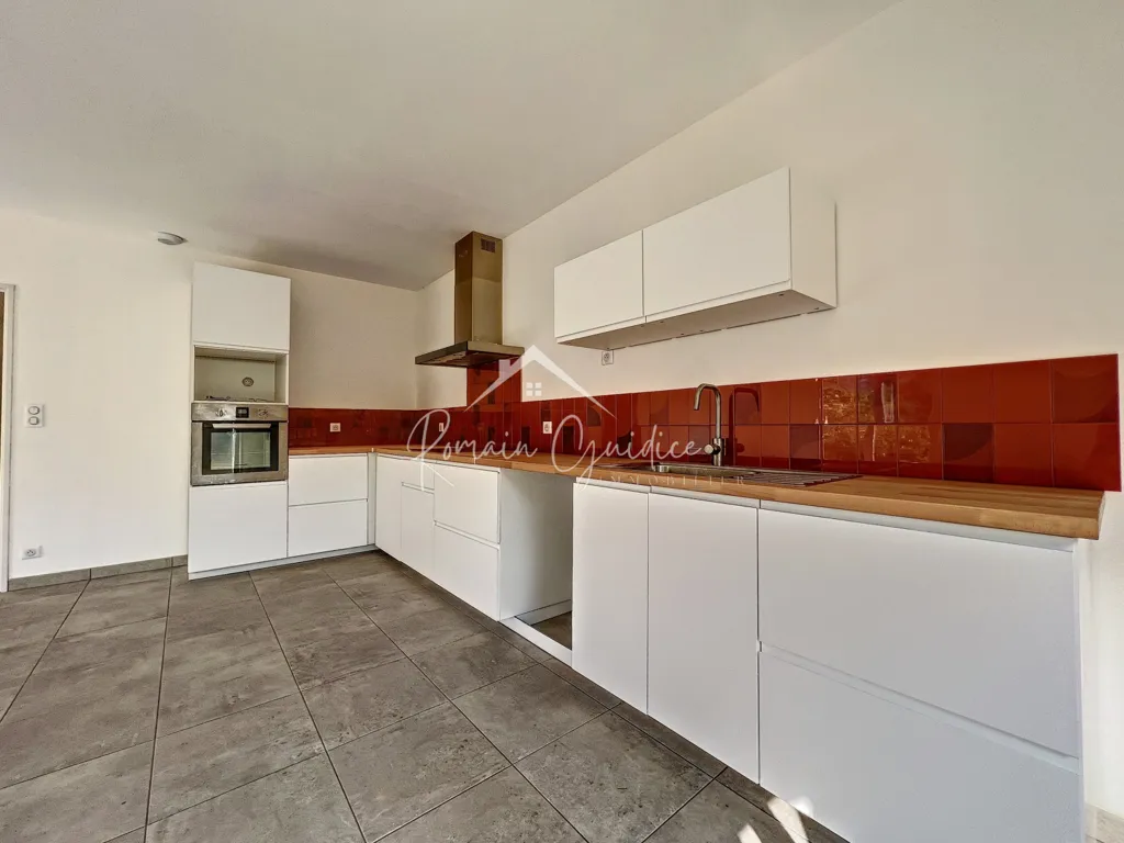 Cocina - Contemporary Flat-Roofed House with Terrace in Millau