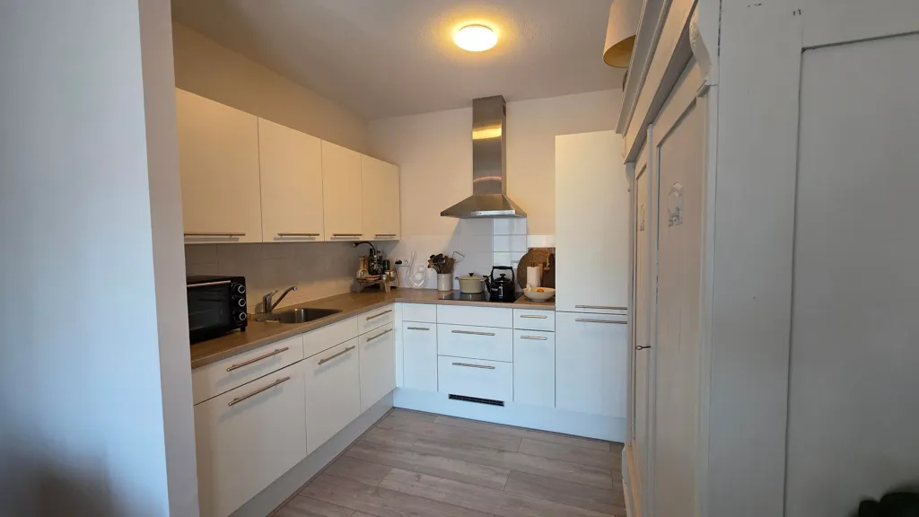 Köök - Modern 2-Bedroom Flat with Balcony in Roosendaal