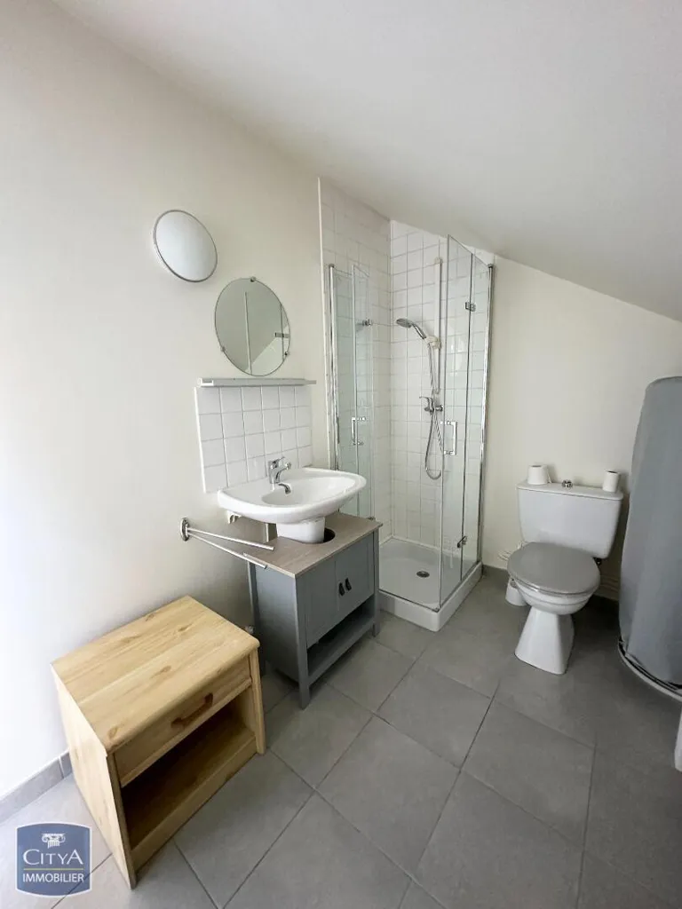 Vannitoad - Studio Apartment with River View in Alençon