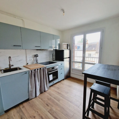 Cuisine - Studio Rénové avec Balcon dans Environnement Calme