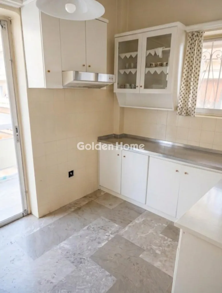 Köök - Bright Apartment with Balcony in Marousi Centre