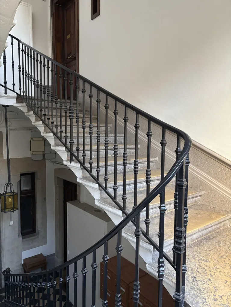 Pièces - Appartement T3 avec Cachet dans Immeuble Bourgeois à Vienne