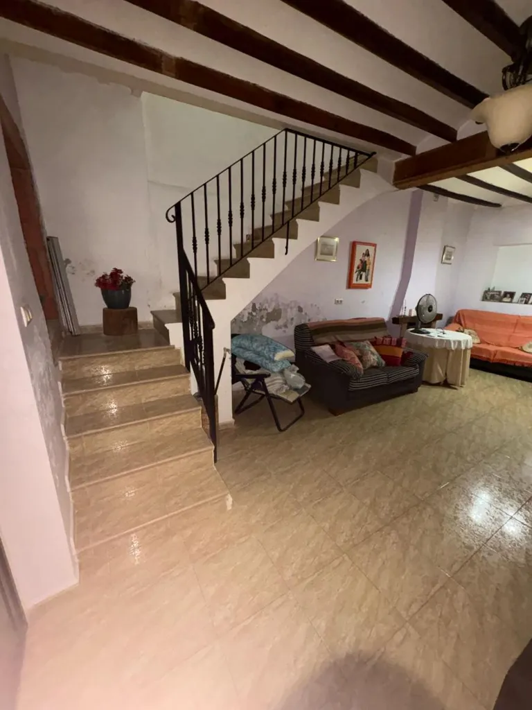 Elutuba - Traditional Townhouse with Patio in Orba