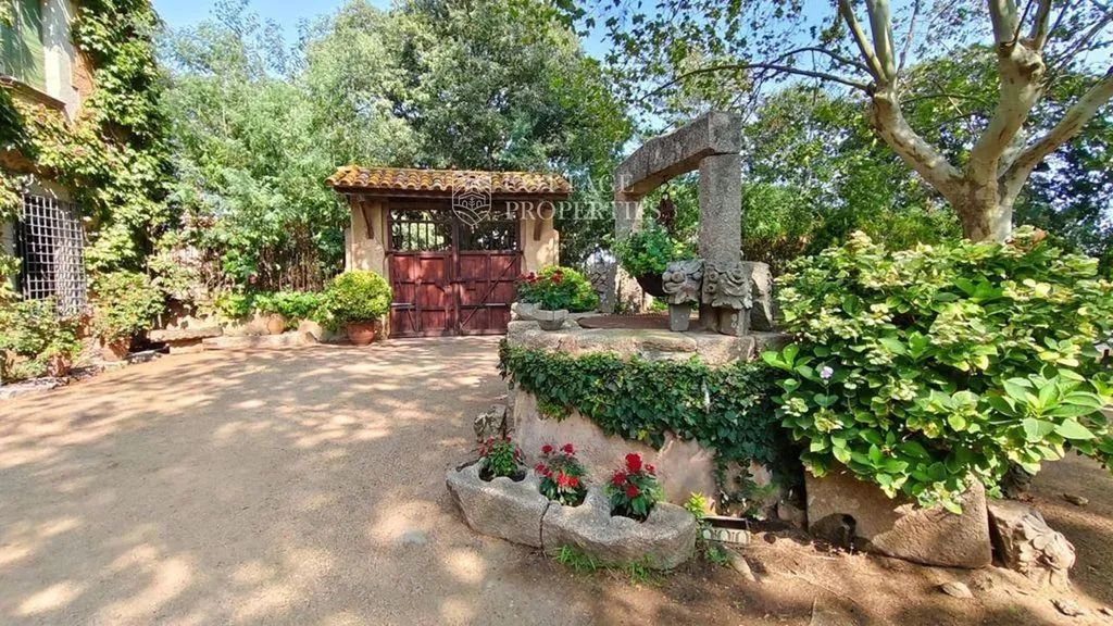 Aed - Luxury Farmhouse with Heritage in Llagostera