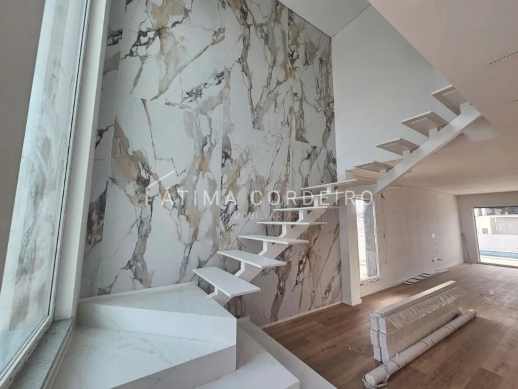 Pièces - Luxury Detached House with Pool in Charneca de Caparica
