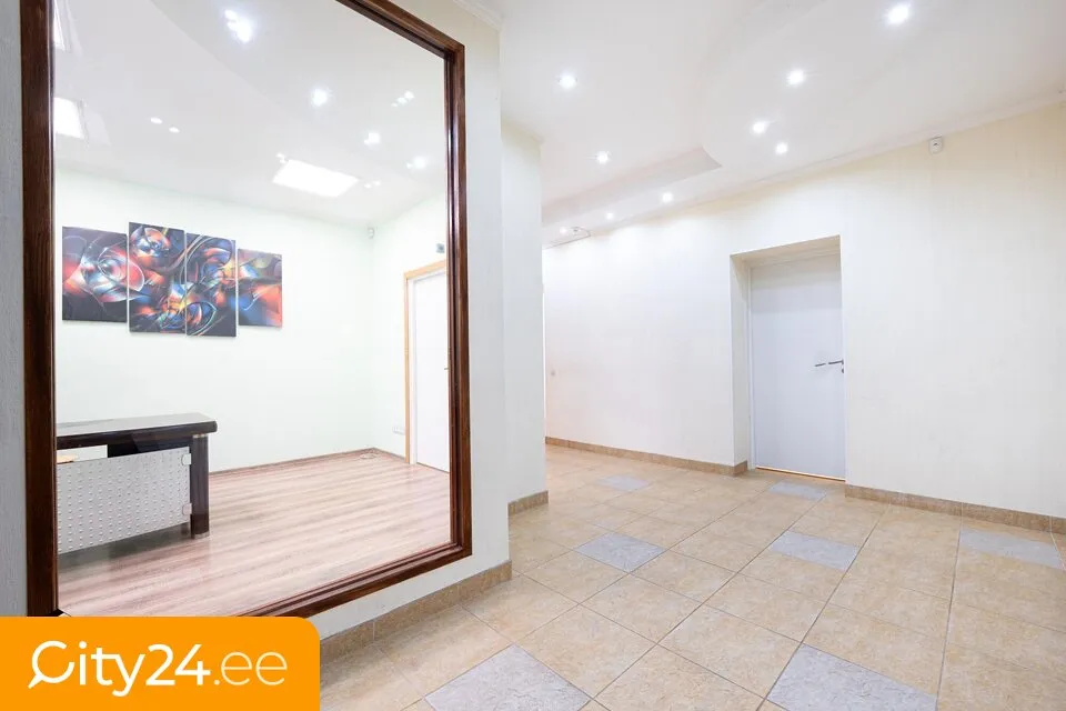 Entrée - Office Space with Garden View in Čiekurkalns