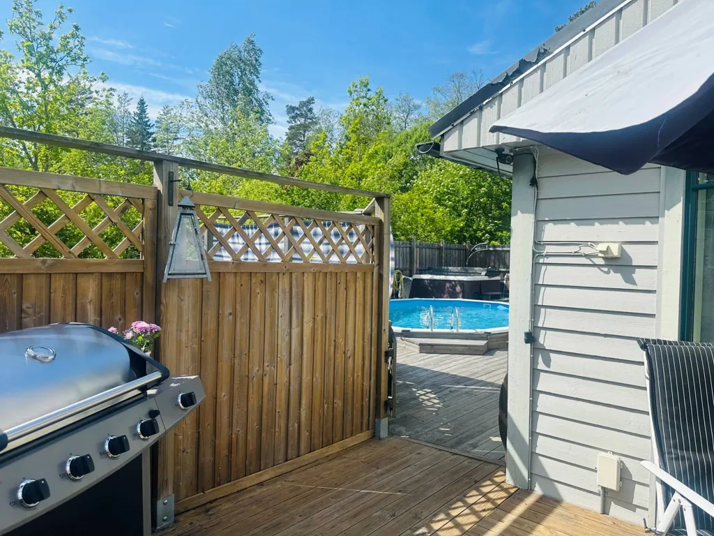 Terrasse - Villa with Pool and Jacuzzi in Smara, Edsbro