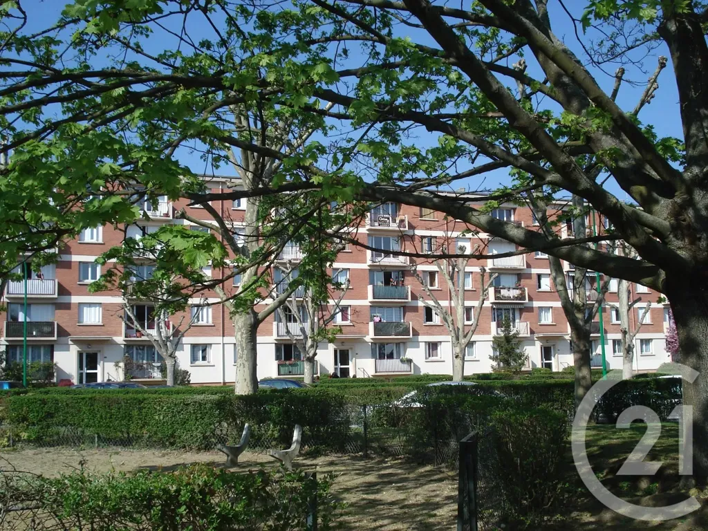 Giardino - 3-Bed Flat with Balcony in Morangis Centre