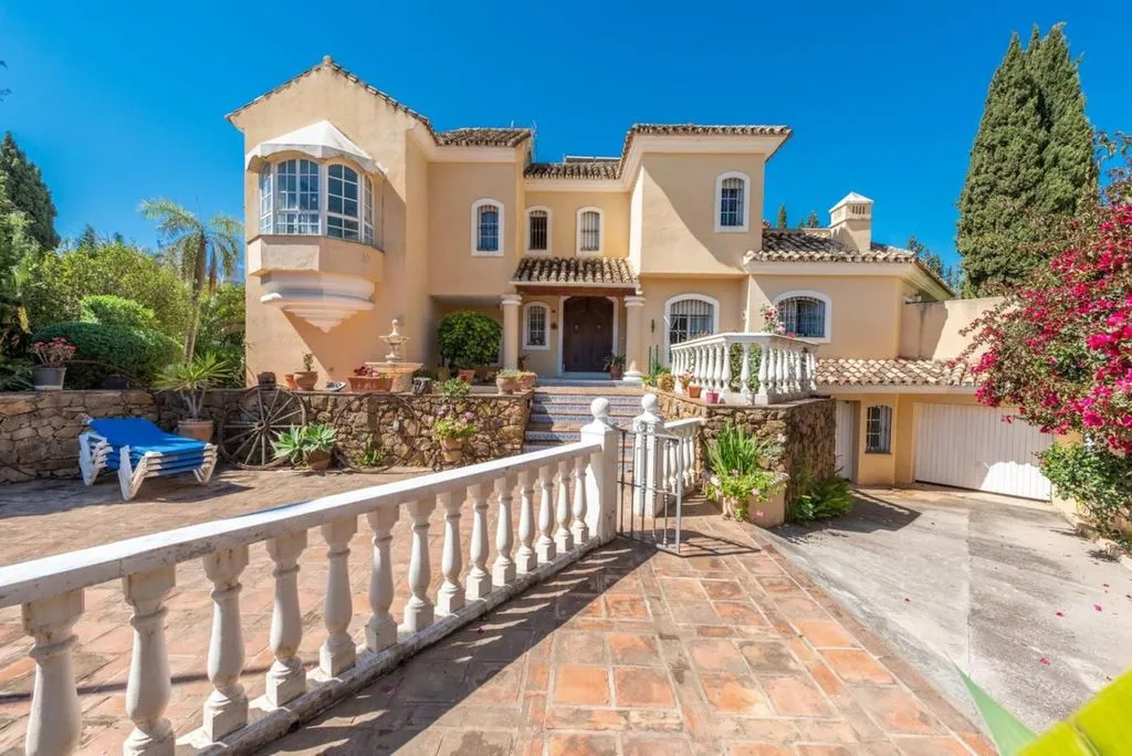 Välivaade - Chalet with Pool in Marbella's Old Town