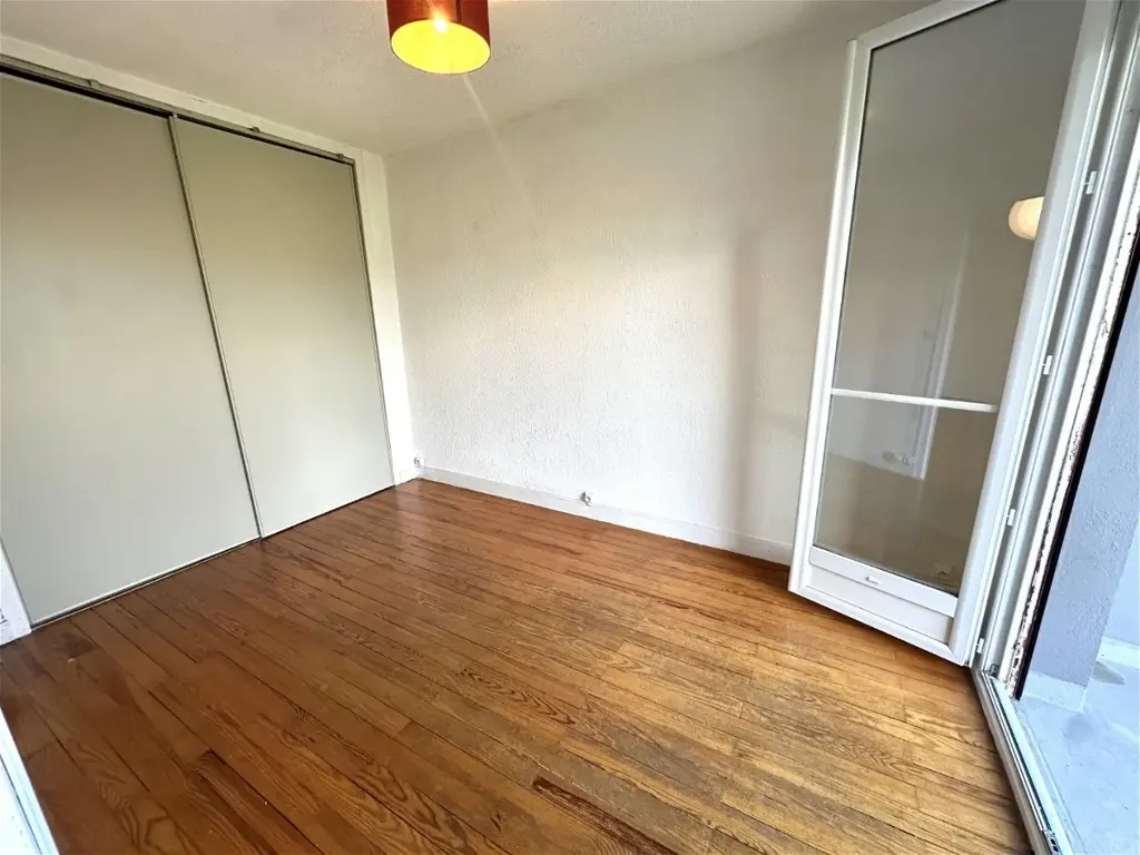 Pièces - Appartement avec Balcon au 1er Étage