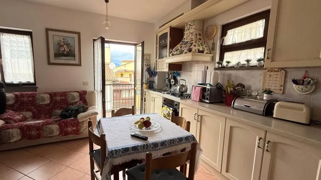 Salle à manger - Two-Level Apartment with Balcony in Campi Bisenzio