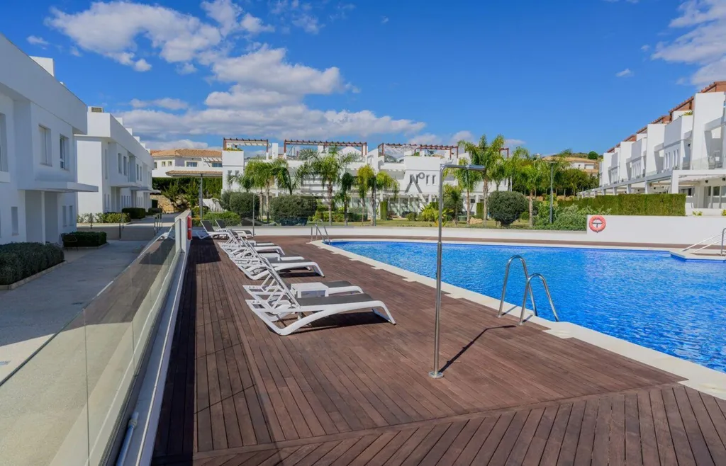 Bassein - Semi-Detached Chalet with Pool in Mijas