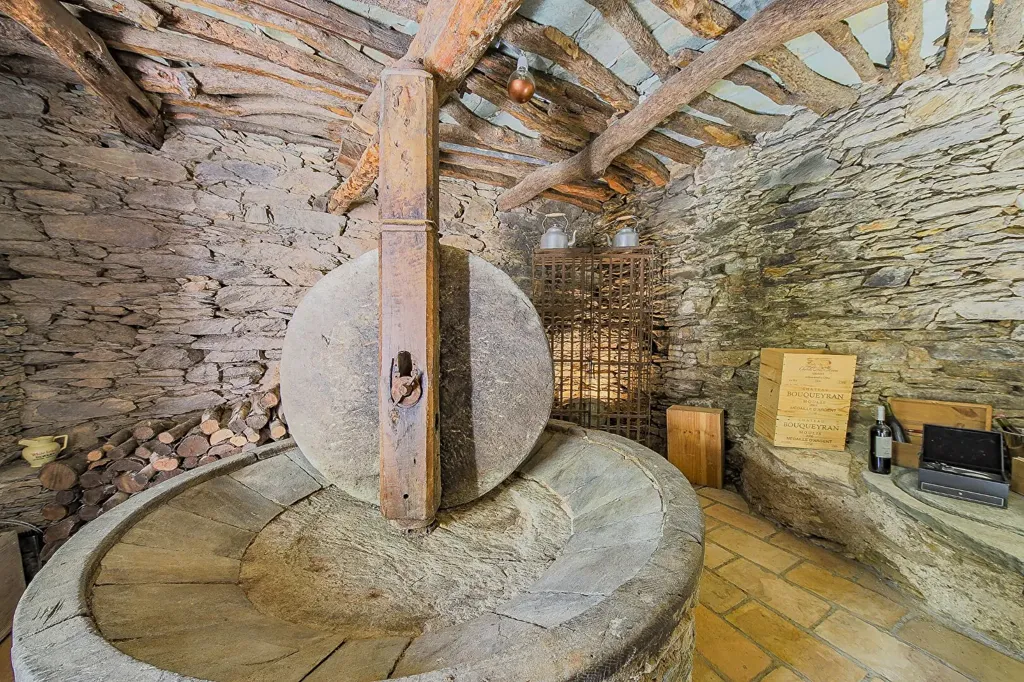 Pièces - Maison de Luxe avec Piscine et Vue Mer à Centuri