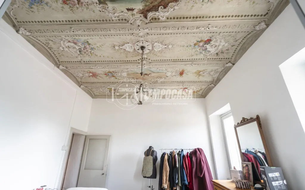 Toad - Rustic Apartment with Frescoed Ceilings in Macerata