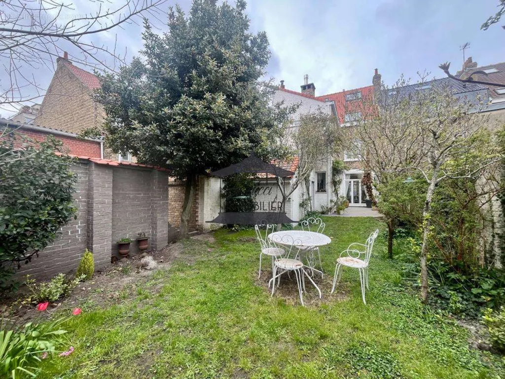 Aed - Malouine Villa with Garden near Turenne