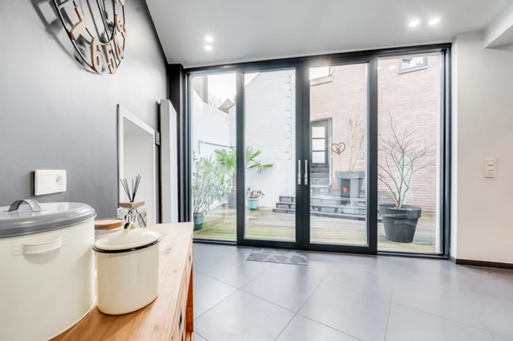 Ingresso - House with Courtyard in Ittre