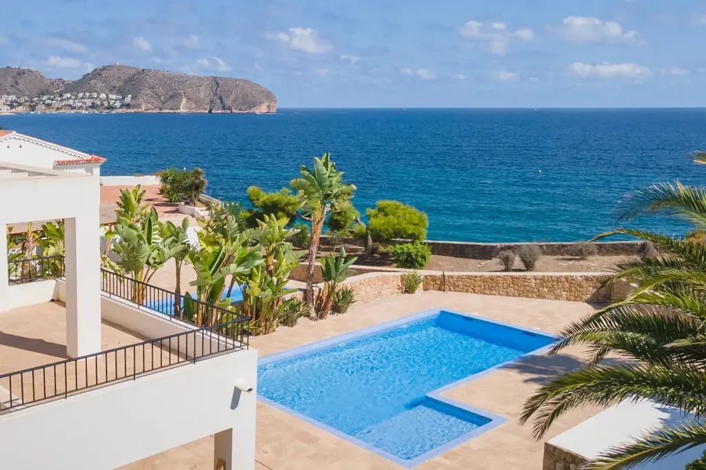 Bassein - Contemporary Seafront Villa in Moraira