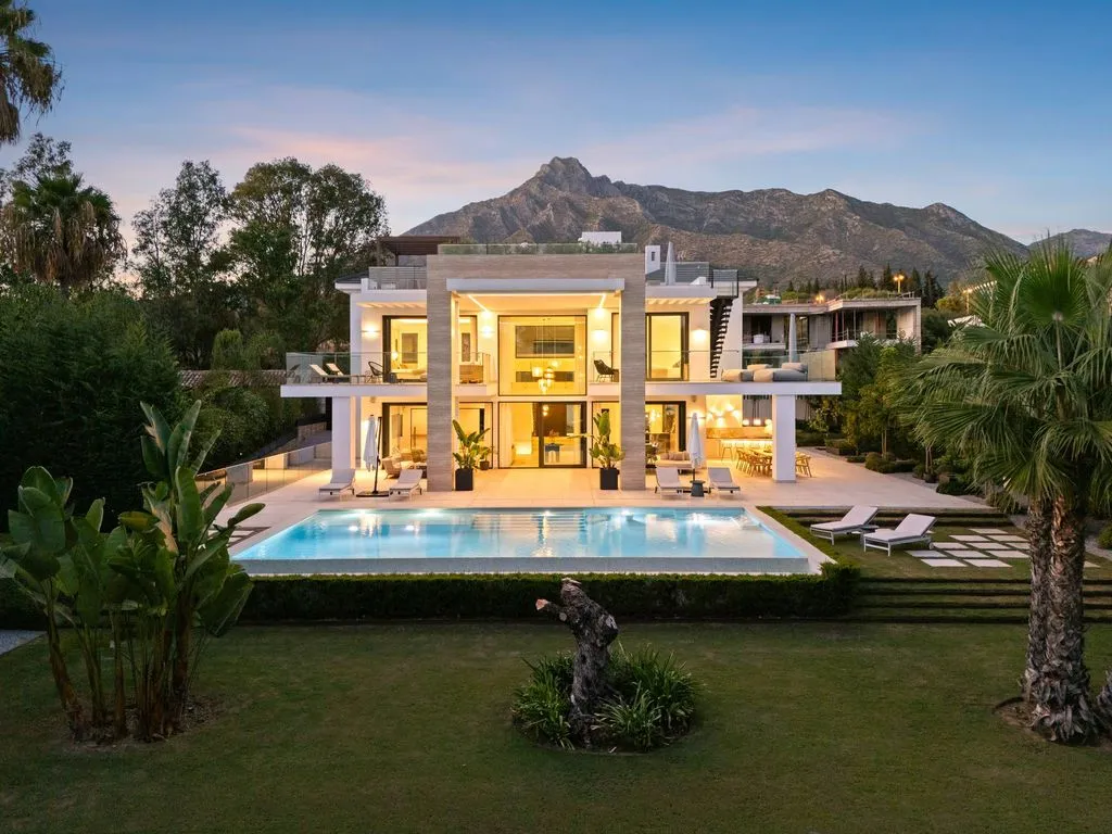Bassein - Luxury Villa with Infinity Pool in Marbella