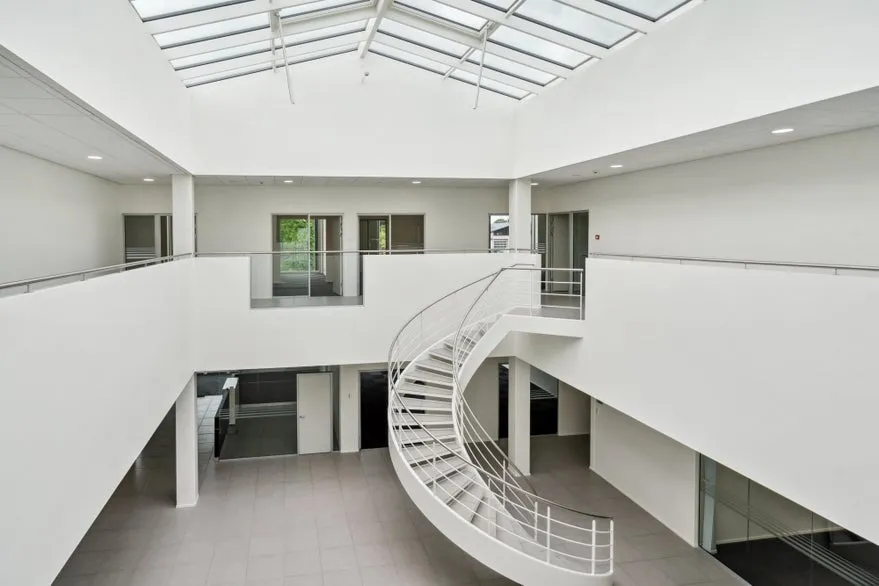 Stanze - Modern Office with Storage in Quality District