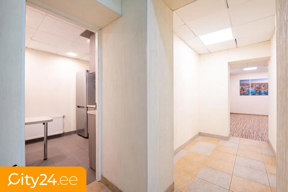 Entrée - Office Space with Garden View in Čiekurkalns