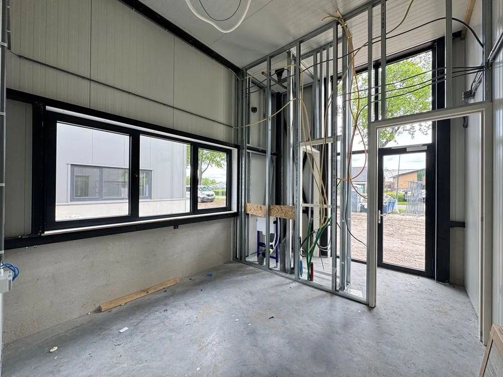 Pièces - New Business Spaces with Overhead Doors in Bladel