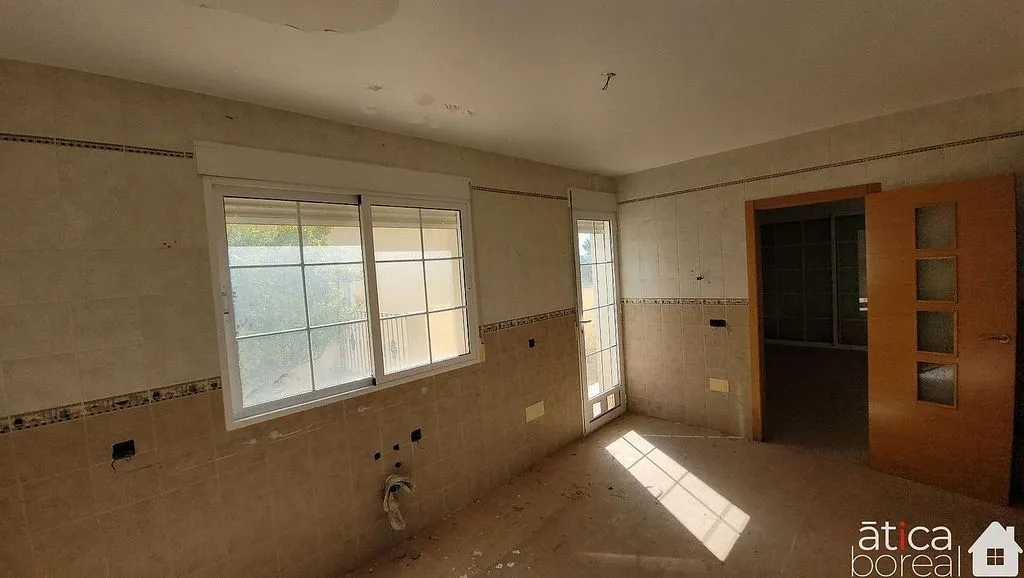 Rooms - Duplex for Renovation with Garden in Torreguil