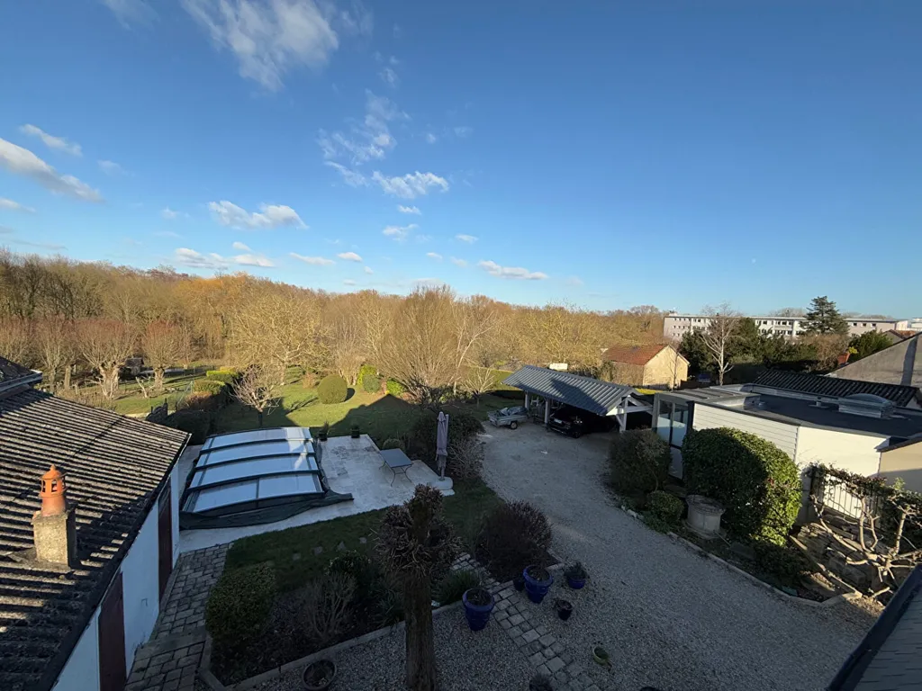 Vue aérienne - Maison Ancienne Rénovée avec Piscine à Bourges