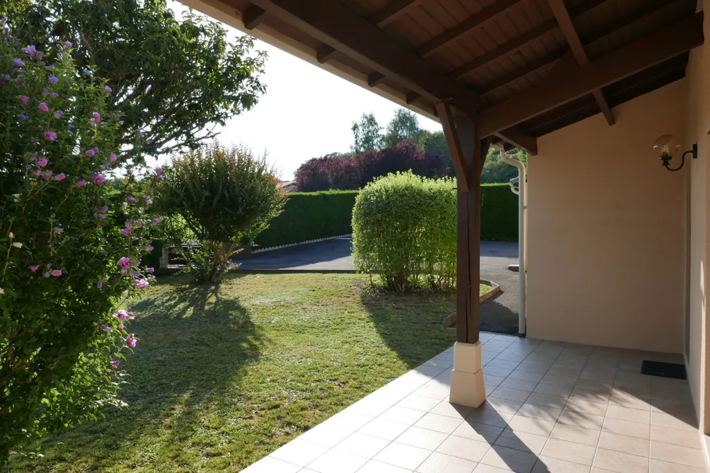 Terrasse - Maison avec Piscine et Jardin à Neuvic