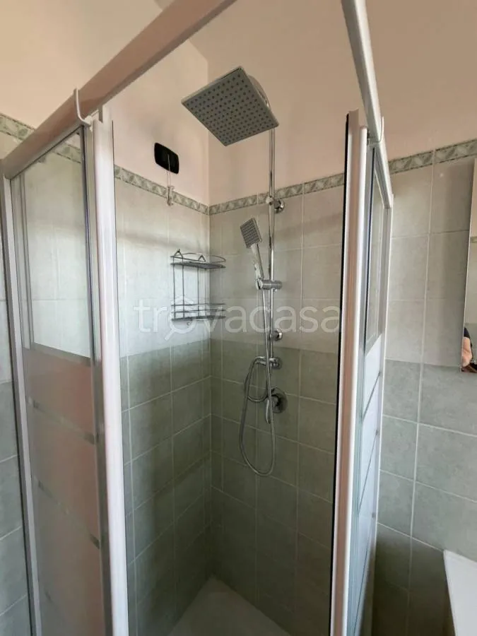 Salles de bain - Fully Furnished Apartment with Balcony in Ternate