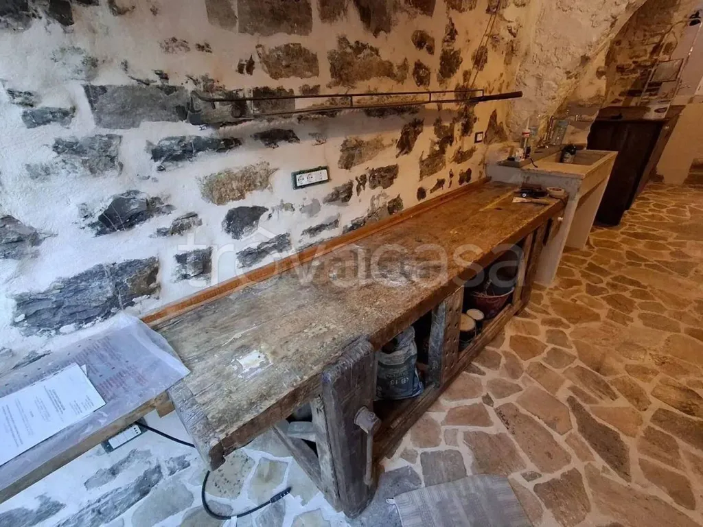 Toad - Restored Apartment in Historic Centre, Cipressa