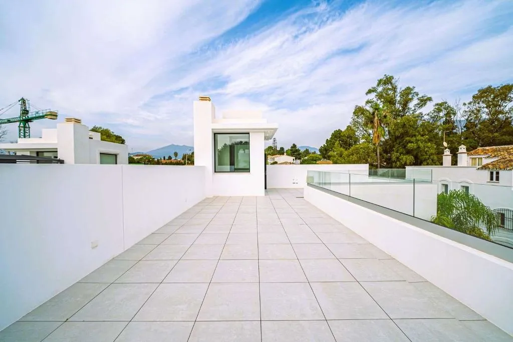 Terrass - Luxury Villa with Pool in Las Lomas de Río Verde