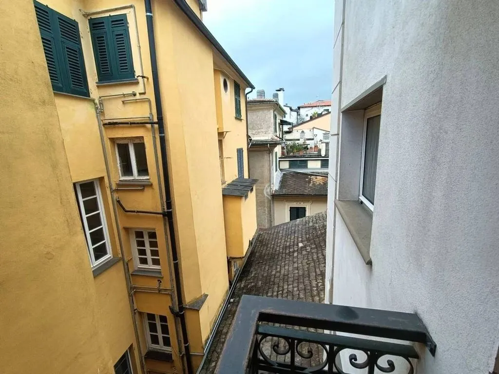 Rõdu - Luxury Apartment with Historic View in Chiavari
