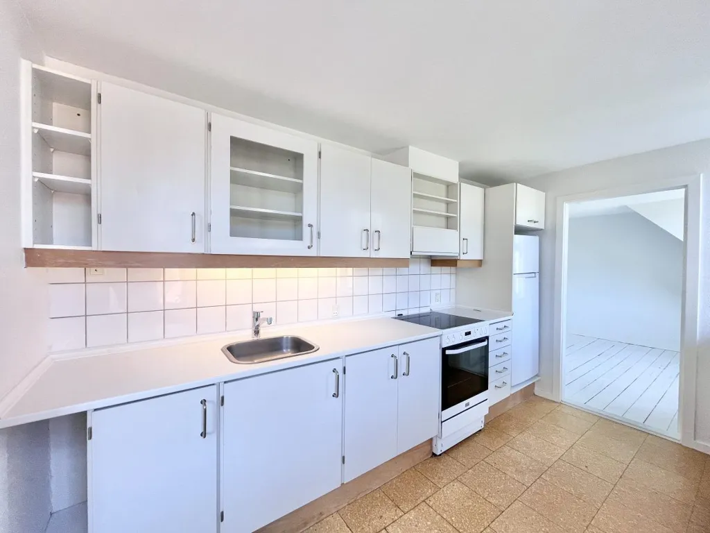 Cuisine - 4-Bedroom Apartment with Central Location in Aalborg