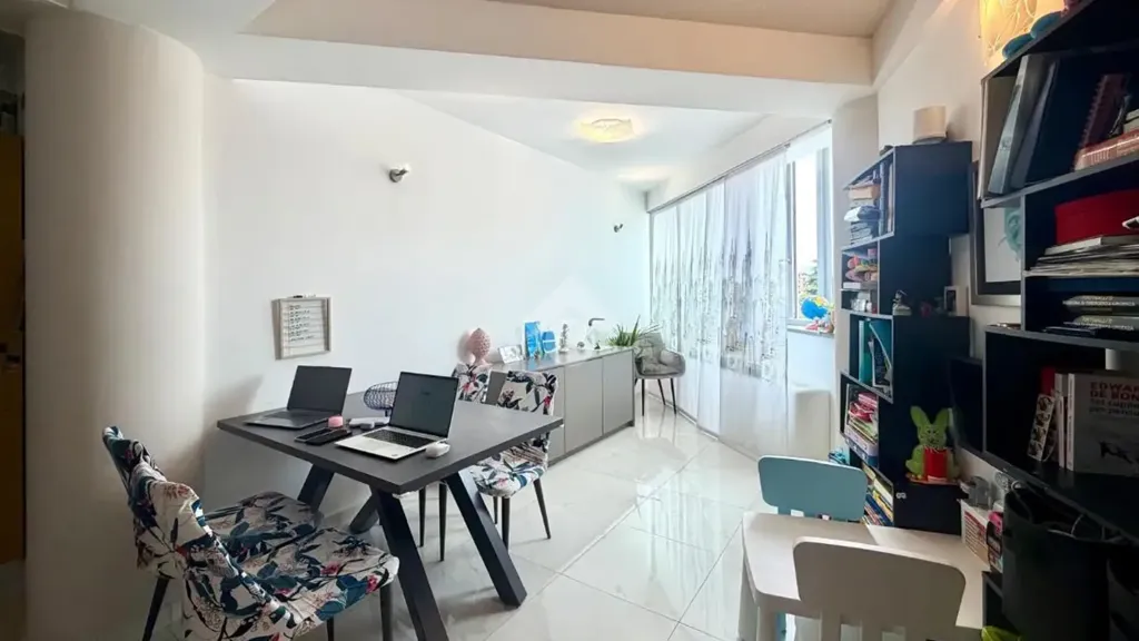 Bureau - Apartment with Panoramic Terrace in Rende