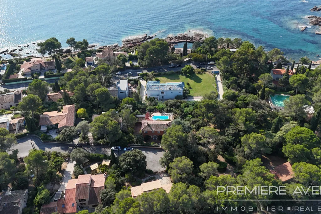 Vue aérienne - Villa à Rénover avec Vue Mer à Saint-Raphaël