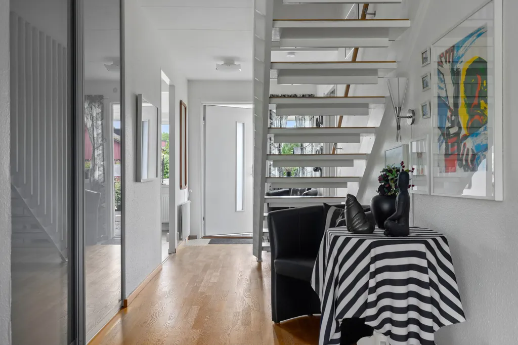 Esik - Villa with Garage for EV in Hässleholm