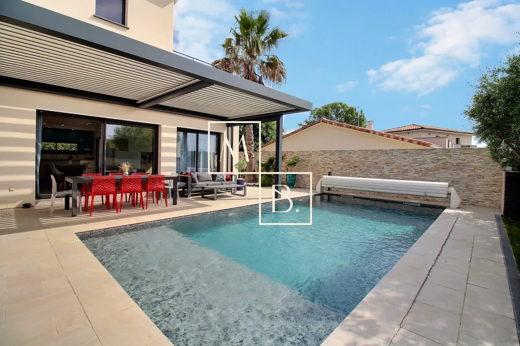 Bassein - Contemporary Villa with Pool in Montarnaud