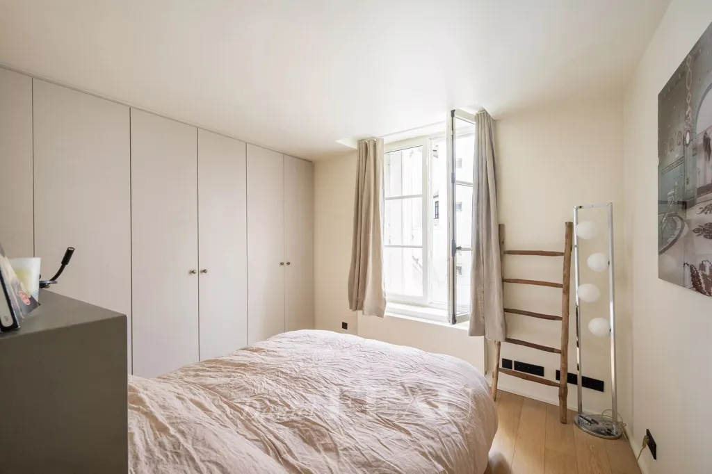 Chambres - Appartement Rénové avec Cuisine Ouverte au 6ème Arrondissement