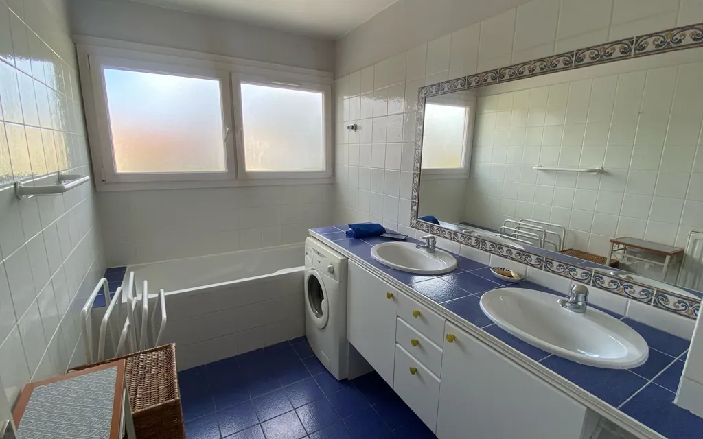 Salles de bain - Appartement Meublé avec Balcon à Gradignan